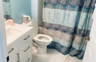 Coastal Condo with pool, minutes from beach - Foto 17