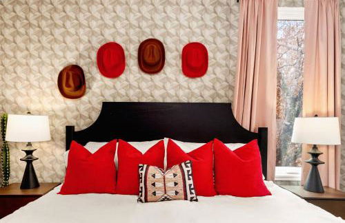 SoCo Cowgirl: Pool, Putt, Karaoke, Spa, 2mi to DT - Foto 51