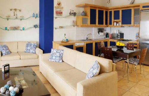 Derveni Seaside Apartments - Deluxe Sea View Penthouse Jacuzzi-BBQ & Groundfloor Garden View Apartment - Foto 4