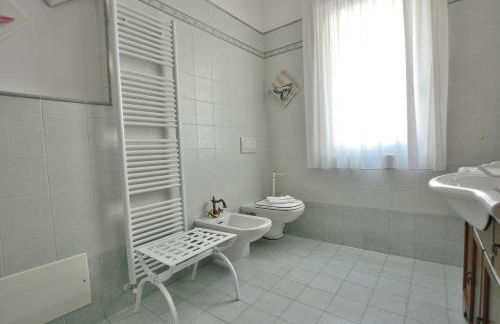 Orange Apartment In Marciaga di Costermano - Foto 17