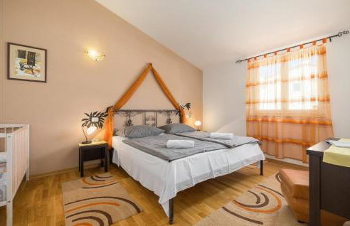 Four-Bedroom Holiday Home In Golubovo - Foto 38