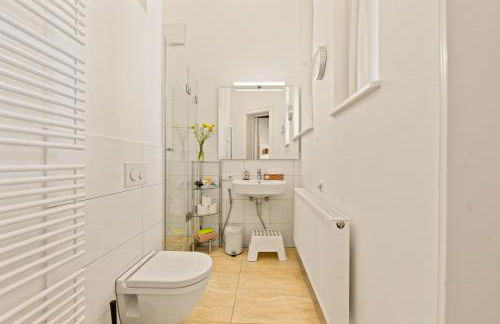 1,399 sq ft Historic Landmark, Checkpoint Charlie - Foto 5