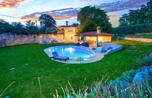 Romantic Villa Green Sky with Pool and Garden - Foto 8
