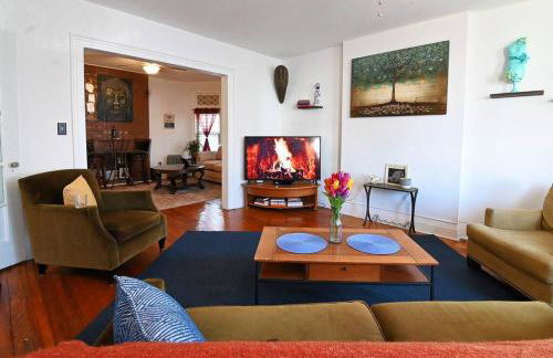 The Pearl-Lovely Victorian Home with Bed and Breakfast Energy - Foto 32