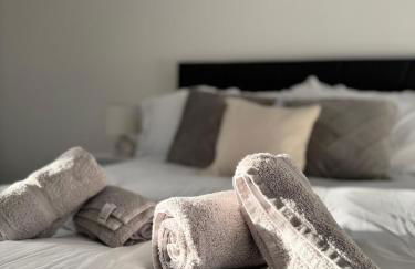 Parkside Luxury 3 bedroom home, 5 min to Ebbsfleet Station and has free Parking - Foto 19