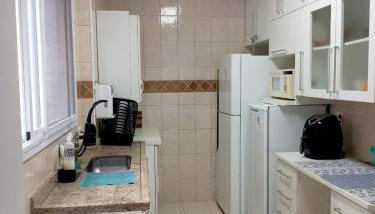 Apto Pé na Areia com Vista Mar, Churrasqueira e Espaço para 8 Pessoas - Foto 5, stove, dishwasher, minibar