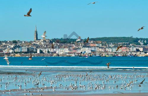 LocaLise - A05 - Plain-pied avec petite vue mer donnant sur la piscine et le jardin - Grande salle de bain - Wifi inclus - draps inclus - animaux bienvenus - parking gratuit - Foto 51