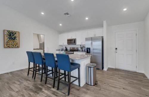 Luxury Retreat with Heated Saltwater Pool and Big Patio Perfect for 2 families - Foto 5