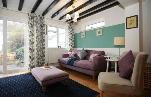 Mount Rd By N And N Stays Contractor Friendly 4 Bed House With Large Driveway, Bath - Photo 18