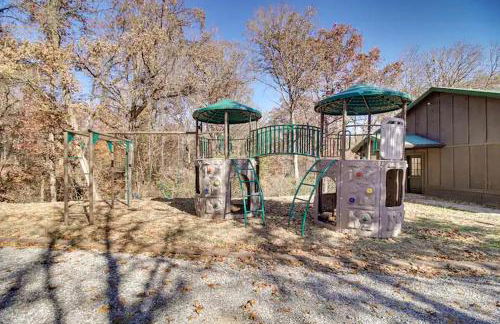 Serene Woodland Studio Retreat with Outdoor Amenities, Near Fishing, Hiking & Gentry, AR - Foto 17