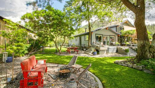 Hot Tub, Deck and Mtn Views Nine Mile Falls Duplex - Foto 2