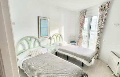 SEA VIEW & BEACH ACCESS - Center - Parking - Photo 17