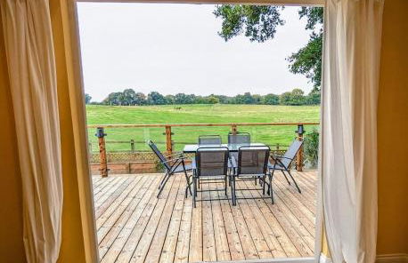 Hot Tub, Lake View, Peaceful Woodland Retreat - Photo 5