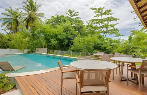 Imóvel Novo, 4 Quartos, Ar Condicionado em todos ambientes - Cond. Fechado - Guarajuba-BA - Foto 24