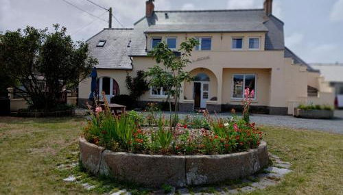 Holiday Home in Bréhal near Sandy Beach - Foto 2