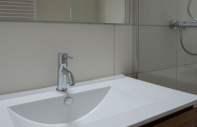 Quiet Lakeside Escape for Four - Foto 19