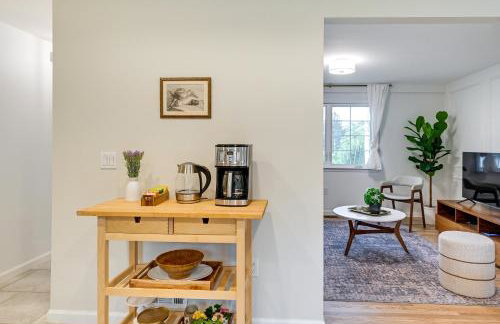 Walk to Shops and Dining Glen Cove Apt with Yard! - Photo 11