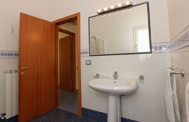 Villa with Salt Water & Heated Pool & Hot Tub near sea - Foto 25