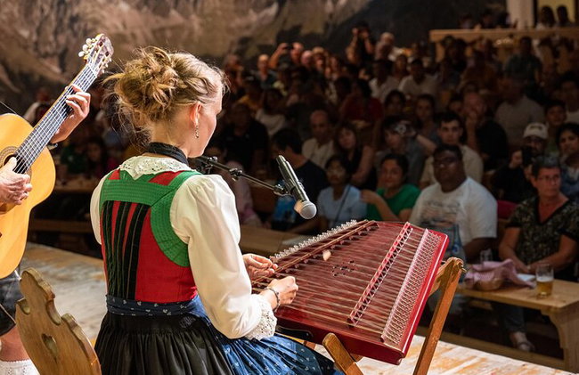 Entrada para espectáculos populares tiroleses en Innsbruck - Foto 6