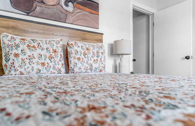 Bayview Regency Apartments By Lowkl - Photo 41