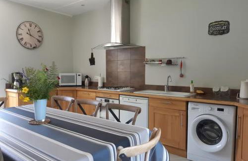 Spacious family home with countryside views - Photo 22