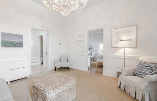 Charming Victorian Oasis with an Elegant and Spacious Haven - Foto 16