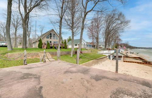 Waterfront Lake Huron Home - Private Beach! - Foto 27