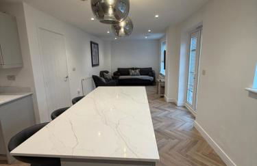 Luxury Contractor 4 Bed Home Sleeps 8 Cardiff Airport Parking - Foto 12