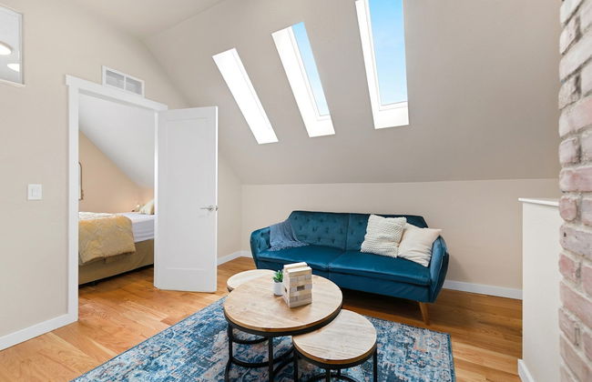 Bright and Stylish Home Great Central Location! - Foto 13