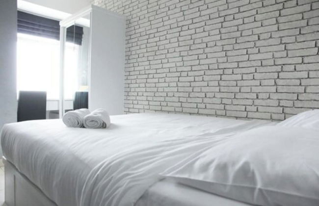 Modern and Comfortable Studio Apartment Springlake Summarecon near Summarecon - Photo 2