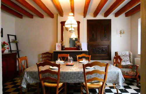 Escapade Paisible: Gîte pour 8 à Saint-Hilaire-sur-Yerre, Jardin Clos, Proche Chateaudun et Chartres - FR-1-581-131 - Foto 7