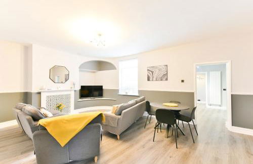 4 Bedroom, 2 bathroom house - Free Parking - Foto 1