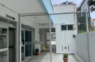 101- Lindo Apartamento Amplo e decorado, 2 quartos, sala, cozinha completa, mobiliario moderno, lavanderia , Excelente localização no bairro Bigorrilho - Photo 5
