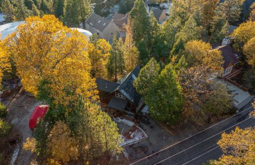 Hot Tub-EV-Kid Friendly-Arcade Game-BBQ-Fire Pit - Photo 34