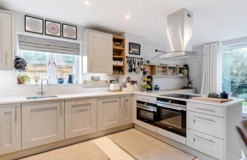 Spacious Family Oasis Explore with Ease - Pass the Keys - Photo 5