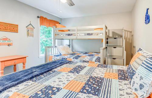 Square Pond Vacation Rental with Boat Dock and View! - Foto 17