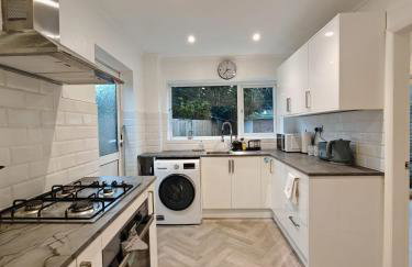 Comfy, Modern, 3 Bed House - Free Parking - Quiet Area - Near Solihull, NEC, Airport - Foto 9