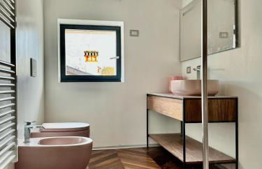 Top floor design apt, 3bd, 2bt! - Photo 10