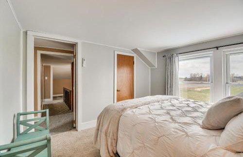 Auburn Finger Lakes Farmhouse with Open Views! - Foto 17