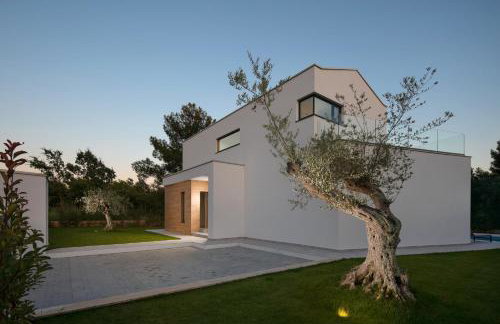 Moderne Luxusvilla Mali Dvor mit Pool 500m am Meer in Porec - Foto 5