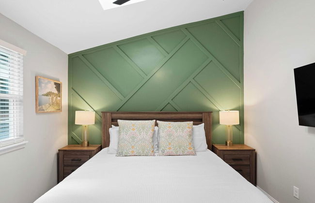 Fireside Fun by Avantstay Sleeps 18 Waterfront + Pool - Foto 30