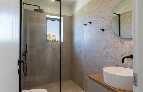 Eforasis Villas, with Heated Spa Whirlpool, by ThinkVilla - Foto 43