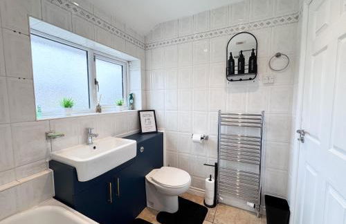 Raygill LT 4 Bedroom House By Furnished Accommodation - Private Parking - Perfect For Families & Contractors - Foto 42