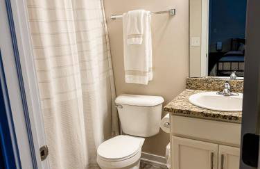 Elegant & Modern Plymouth 3-bed 25-bath Townhome - Foto 19