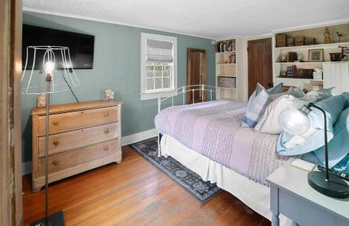 1800 Historical East Hampton Home, 1 Mile to Town! - Foto 18