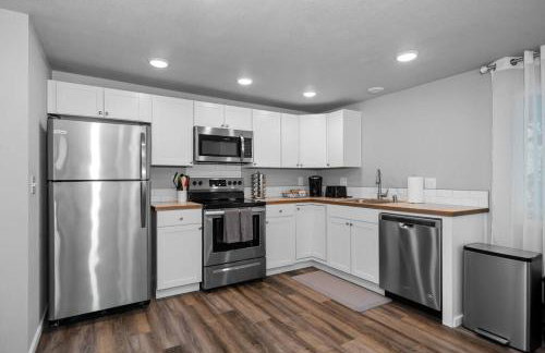 Historic Manor with 8 BDRMS 9 BATHS & 3 Kitchens - Foto 50