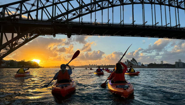 Tour di Sydney in kayak - Foto 2, Remando al tramonto nei pressi Harbour Bridge