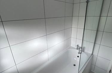 Absolutely Beautiful Hemel Hempstead 2-bedroom for 1-5 Guests - contractors welcome - Foto 10