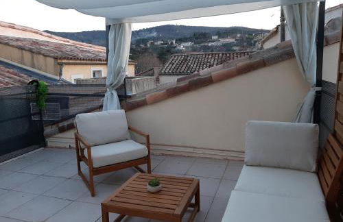 Un nid sur les toits avec terrasse - Photo 26