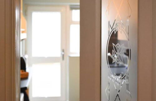 Air Maison - Family Home with Off-Road Parking - Photo 31